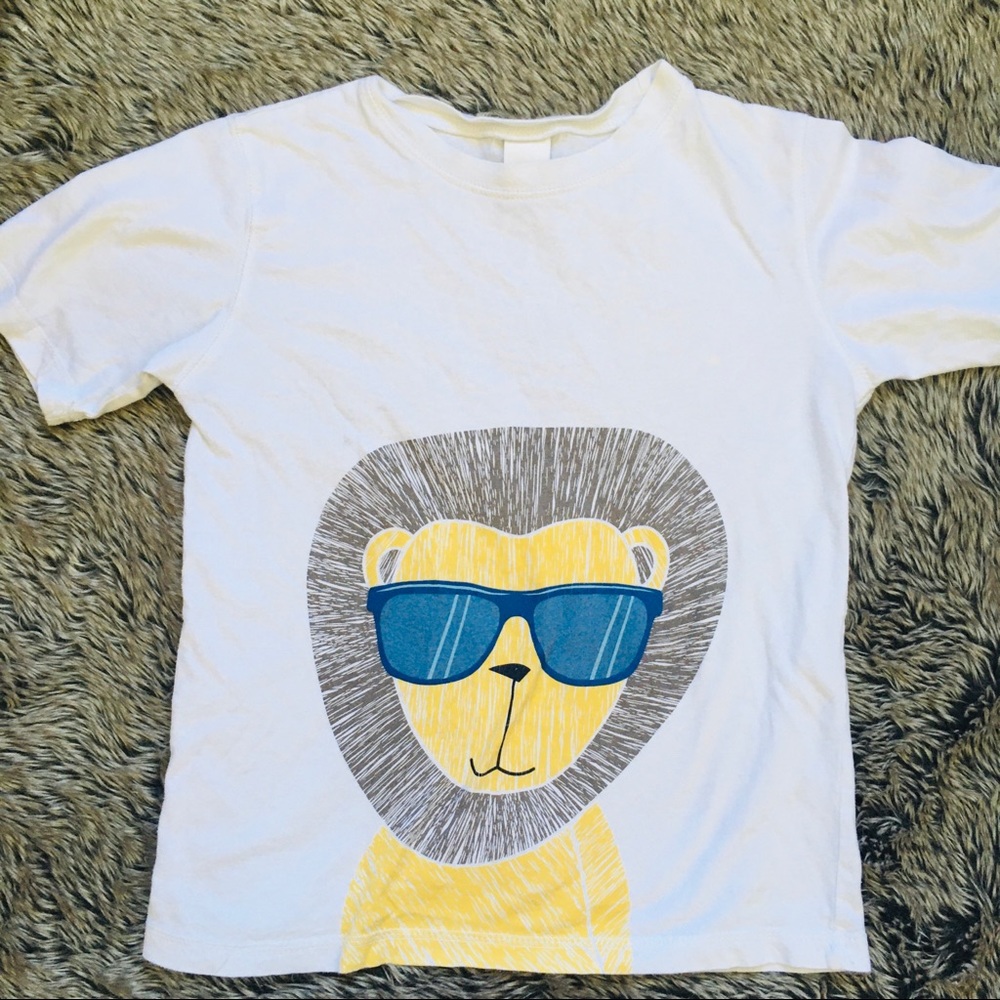 Gymboree boy’s short sleeve white lion print Tshirt size 5T